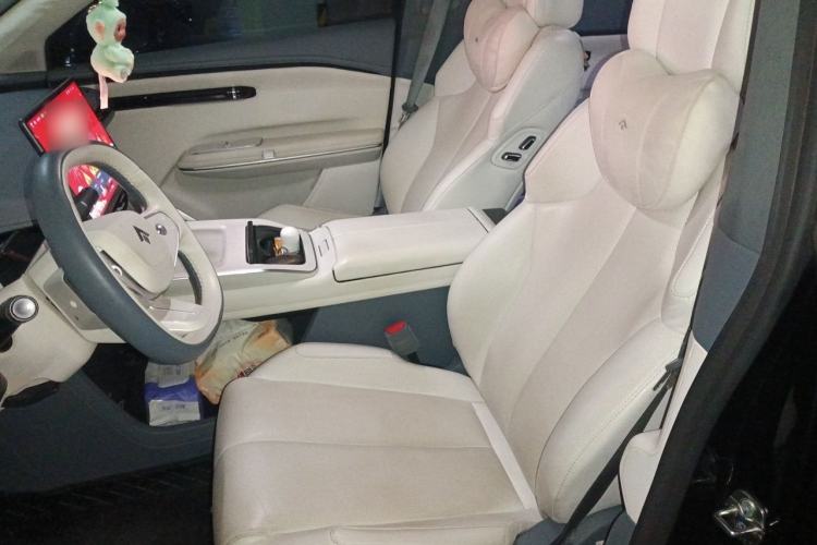 Used Hyptec HT 2023 670 Rear-Drive Ultra-High Voltage Version Left Front Seat