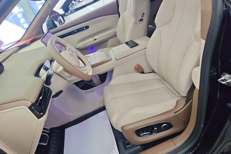 Used Hyptec HT 2023 600 Rear-Drive Tech Edition Left Front Seat