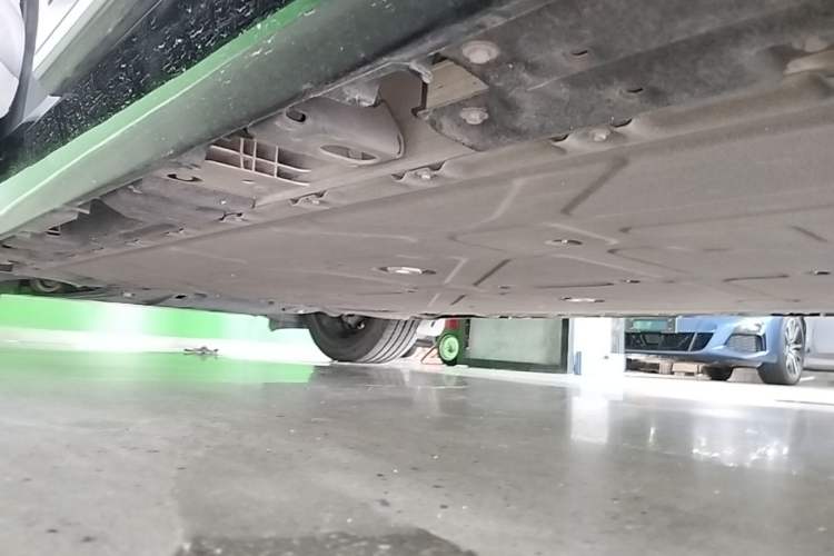 Used Hyptec HT 2023 670 Rear-Drive Ultra-High Voltage Version Left Side Sill