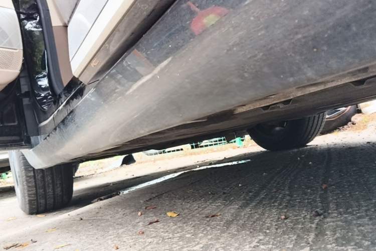 Used Hyptec HT 2023 670 Rear-Drive Ultra-High Voltage Version Left Side Sill
