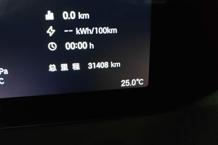 Used Hyptec HT 2023 600 Rear-Drive Tech Edition Odometer Close Up