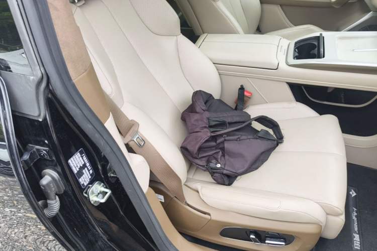 Used Hyptec HT 2023 670 Rear-Drive Ultra-High Voltage Version Right Front Seat