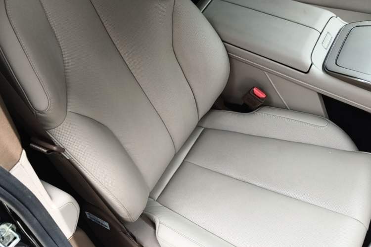 Used Hyptec HT 2023 670 Rear-Drive Ultra-High Voltage Version Right Front Seat