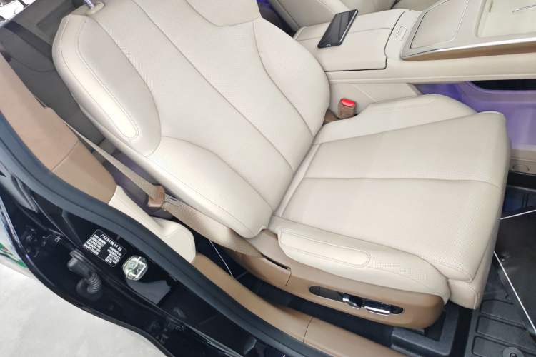 Used Hyptec HT 2023 600 Rear-Drive Tech Edition Right Front Seat