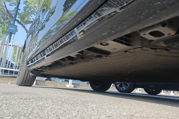 Used Hyptec HT 2023 670 Rear-Drive Ultra-High-Voltage NDA Version Right Side Sill