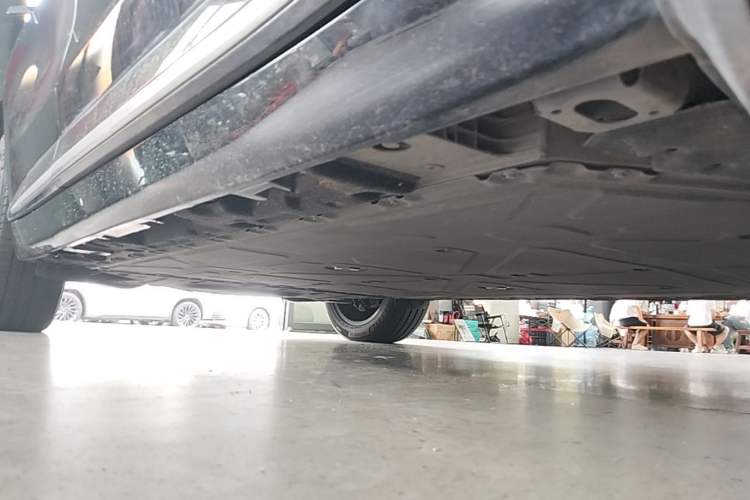 Used Hyptec HT 2023 670 Rear-Drive Ultra-High Voltage Version Right Side Sill