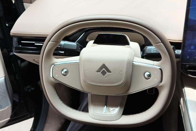 Used Hyptec HT 2023 670 Rear-Drive Ultra-High Voltage Version Steering Wheel
