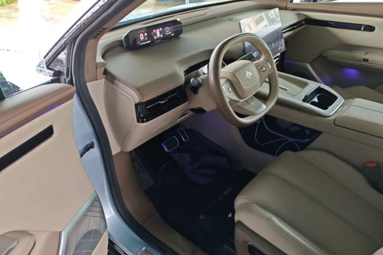 Used Hyptec HT 2023 670 Rear-Drive Ultra-High Voltage Version Driver Seat