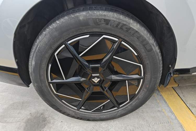 Used Hyptec HT 2023 670 Rear-Drive Ultra-High Voltage Version Exterior 5