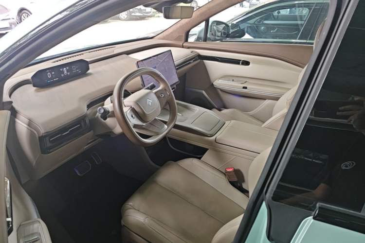 Used Hyptec HT 2023 670 Rear-Drive Ultra-High Voltage Version Left Front Seat