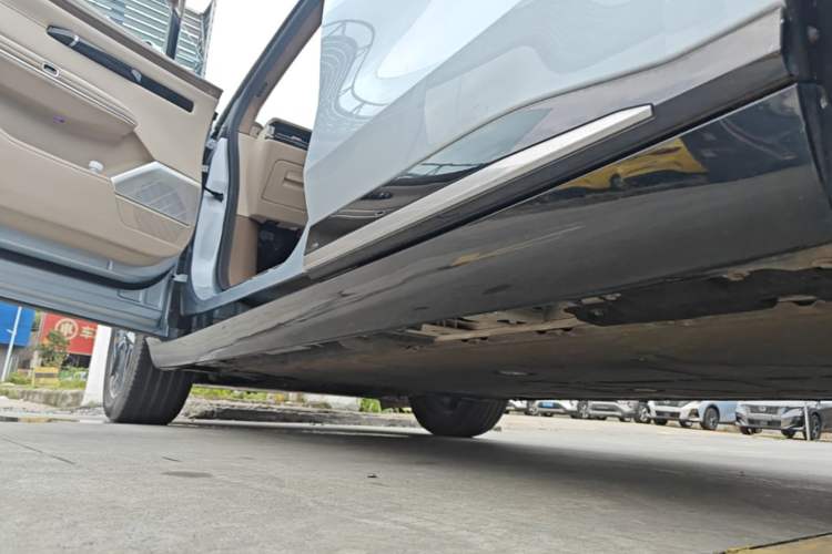 Used Hyptec HT 2023 670 Rear-Drive Ultra-High Voltage Version Left Side Sill
