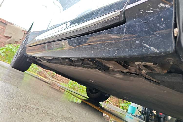 Used Hyptec HT 2023 670 Rear-Drive Ultra-High Voltage Version Right Side Sill