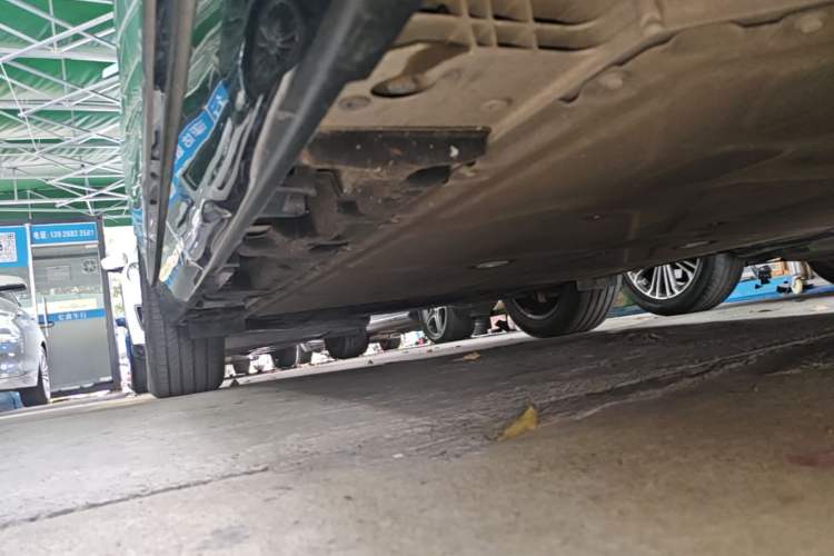 Used Hyptec HT 2023 670 Rear-Drive Ultra-High Voltage Version Right Side Sill
