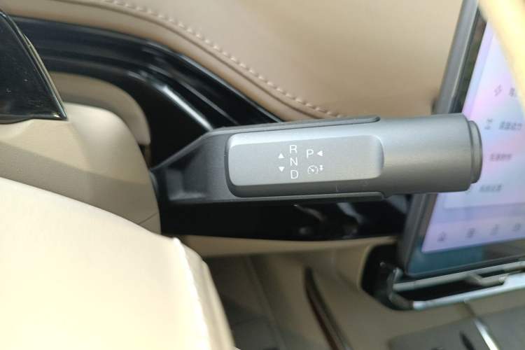 Used Hyptec HT 2023 670 Rear-Drive Ultra-High-Voltage NDA Version Gear Lever