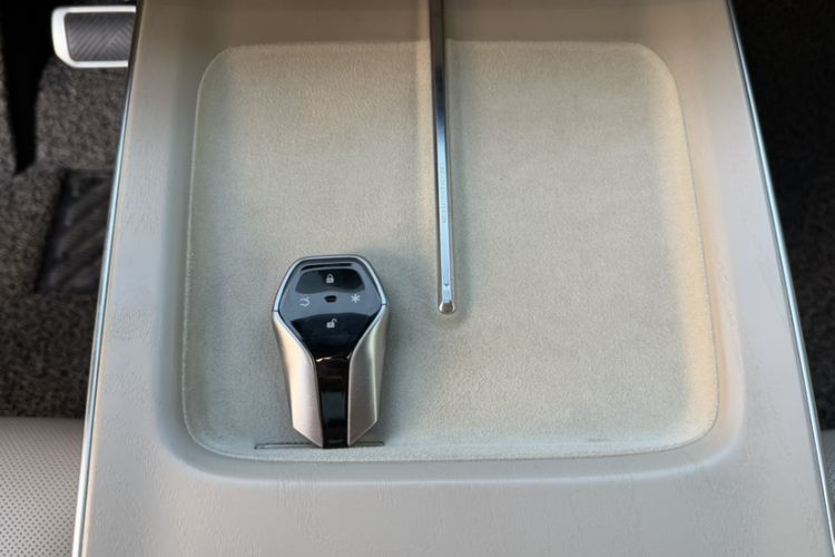 Used Hyptec HT 2023 670 Rear-Drive Ultra-High Voltage Version Interior 1