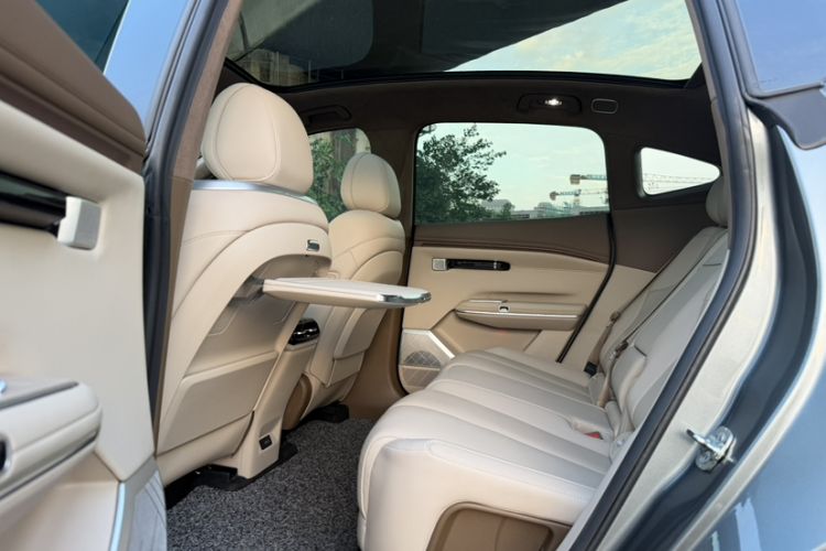 Used Hyptec HT 2023 670 Rear-Drive Ultra-High Voltage Version Interior 3