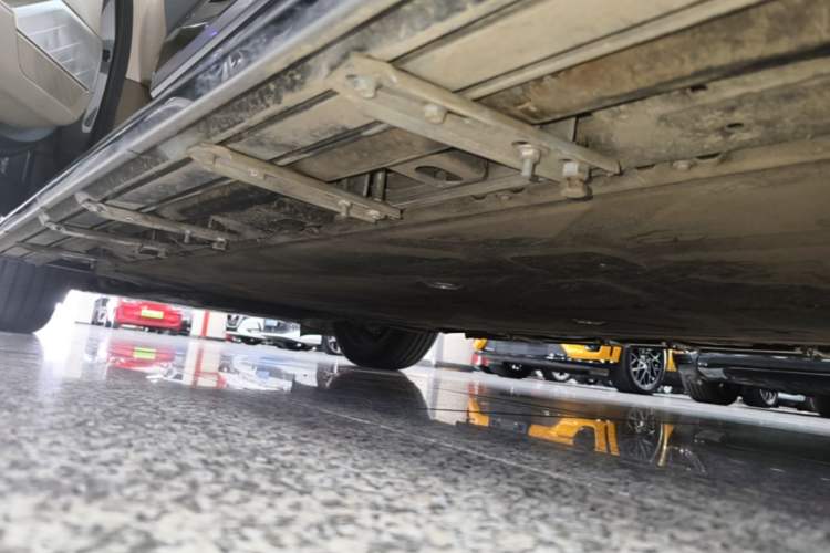 Used Hyptec HT 2023 670 Rear-Drive Ultra-High Voltage Version Left Side Sill