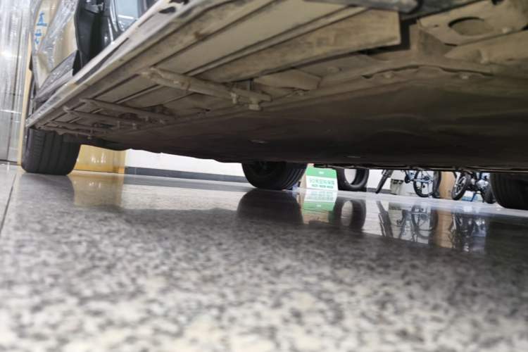 Used Hyptec HT 2023 670 Rear-Drive Ultra-High Voltage Version Right Side Sill