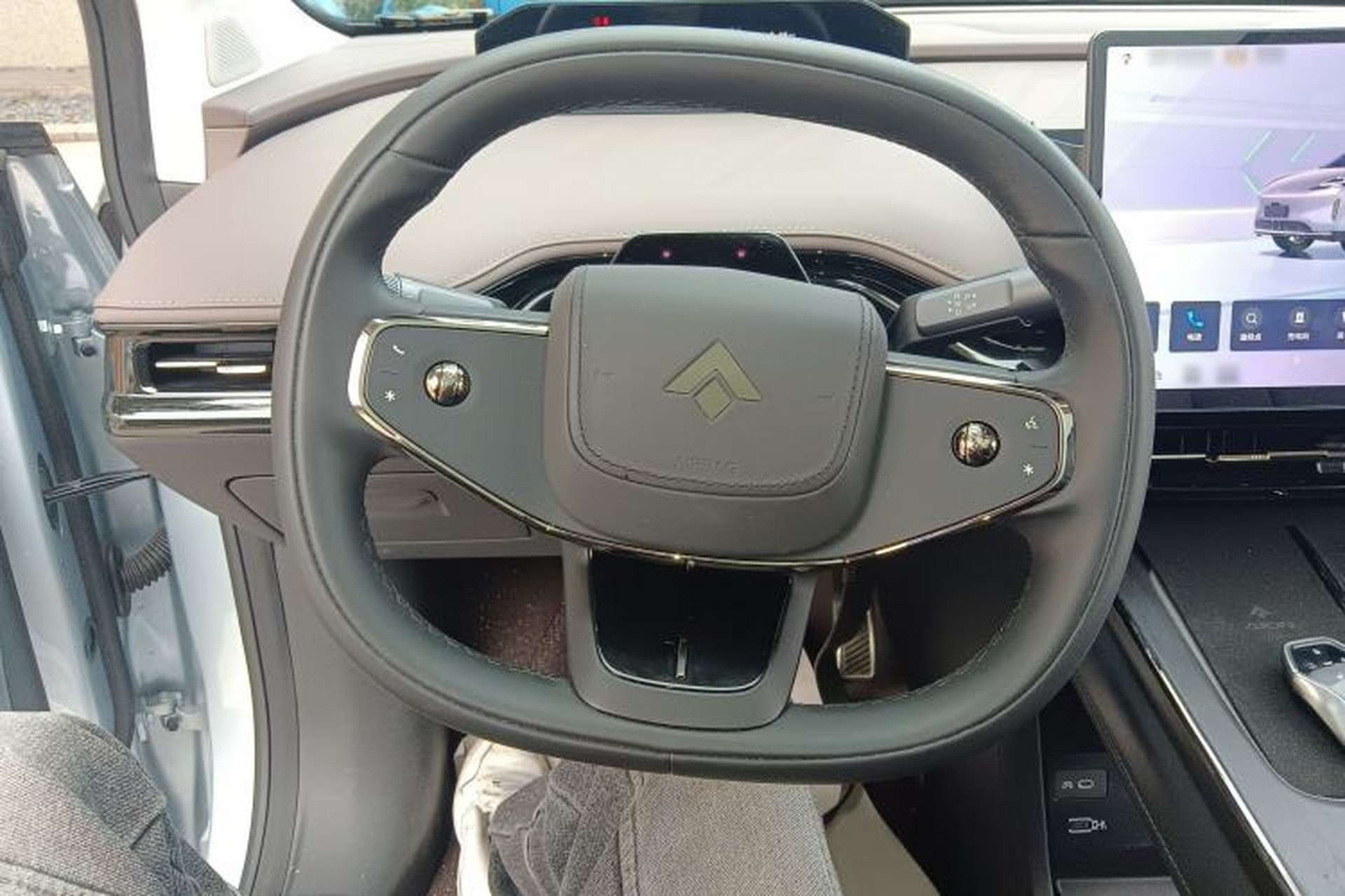 Used Hyptec HT 2023 670 Rear-Drive Ultra-High Voltage Version Steering Wheel