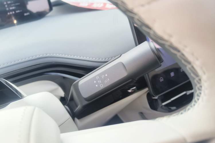 Used Hyptec HT 2023 670鸥翼 Ultra-High Voltage NDA Version Gear Lever