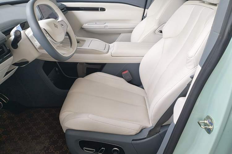 Used Hyptec HT 2023 670 Rear-Drive Ultra-High Voltage Version Left Front Seat
