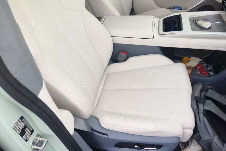 Used Hyptec HT 2023 670鸥翼 Ultra-High Voltage NDA Version Right Front Seat