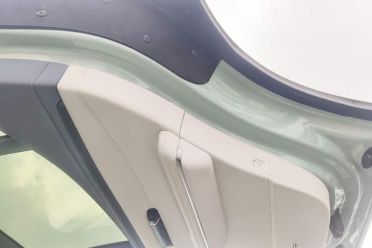 Used Hyptec HT 2023 670鸥翼 Ultra-High Voltage NDA Version Right Rear Door Interior