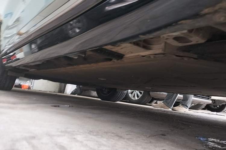 Used Hyptec HT 2023 670 Rear-Drive Ultra-High Voltage Version Right Side Sill
