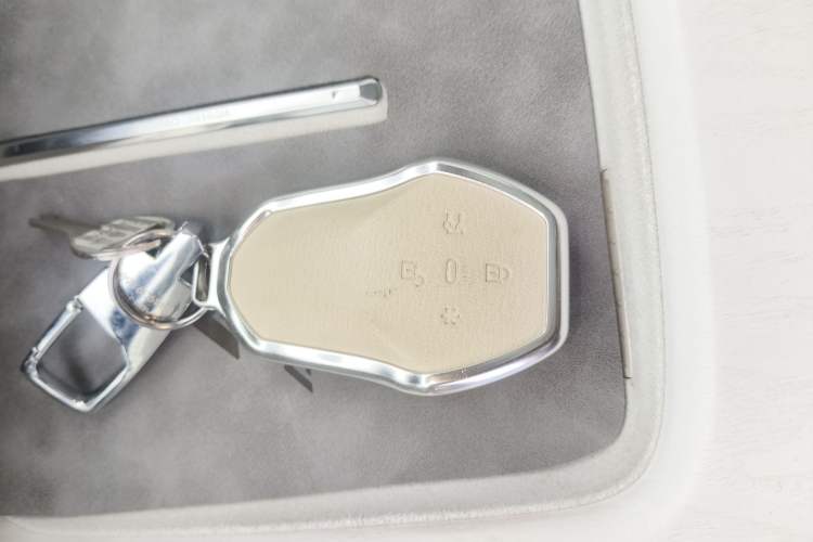 Used Hyptec HT 2023 670鸥翼 Ultra-High Voltage NDA Version Vehicle Key