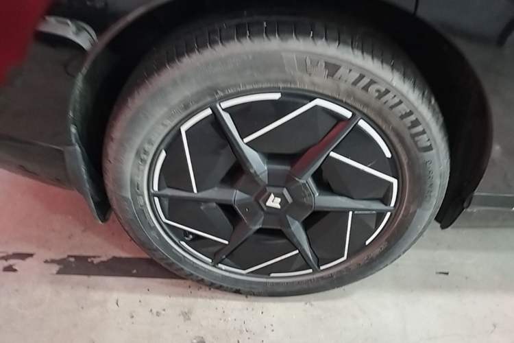 Used Hyptec HT 2023 670 Rear-Drive Ultra-High Voltage Version Exterior 5