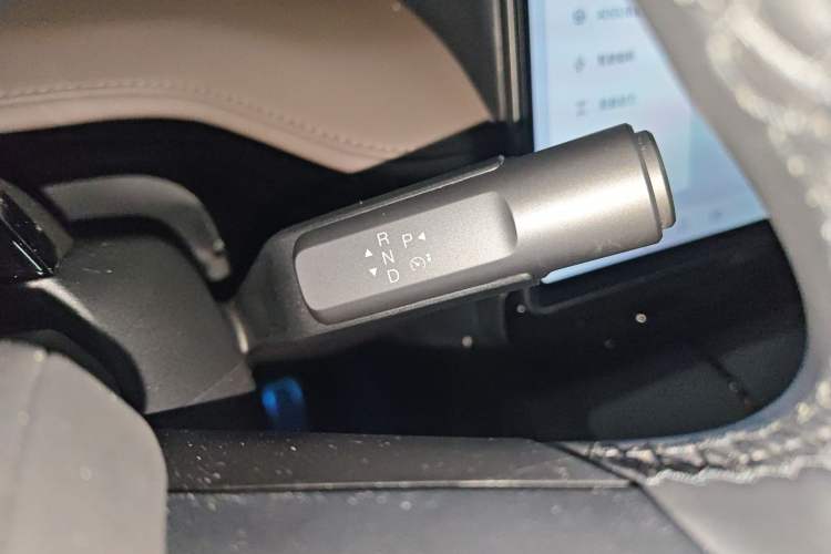 Used Hyptec HT 2023 670 Rear-Drive Ultra-High-Voltage NDA Version Gear Lever