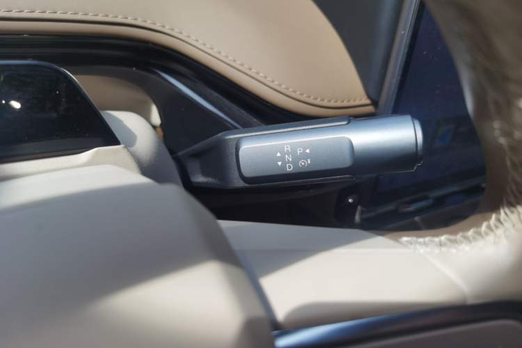Used Hyptec HT 2023 600 Rear-Drive Tech Edition Gear Lever