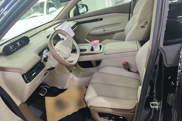 Used Hyptec HT 2023 600 Rear-Drive Tech Edition Left Front Seat