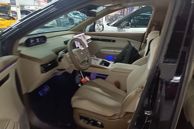 Used Hyptec HT 2023 670鸥翼 Ultra-High Voltage NDA Version Left Front Seat