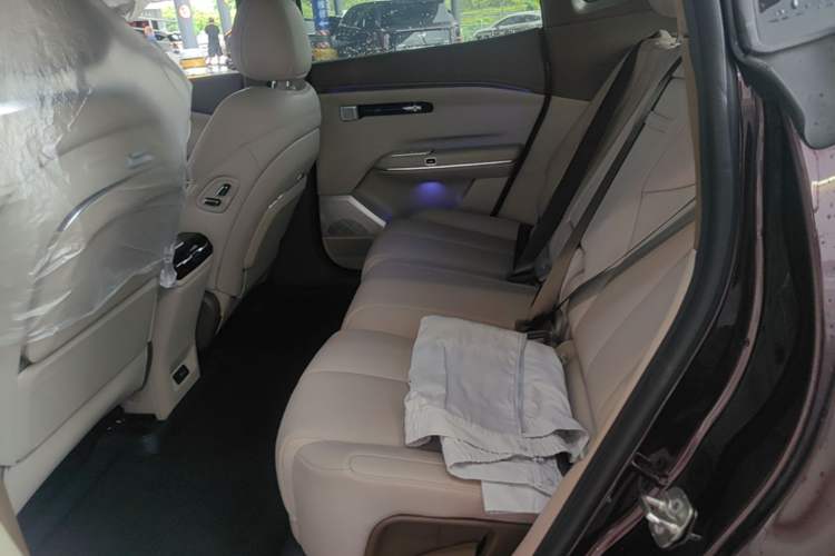 Used Hyptec HT 2023 670 Rear-Drive Ultra-High Voltage Version Left Rear Seat