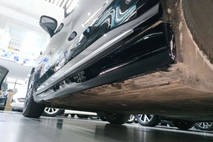 Used Hyptec HT 2023 670 Rear-Drive Ultra-High-Voltage NDA Version Left Side Sill