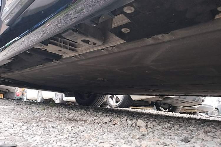 Used Hyptec HT 2023 670 Rear-Drive Ultra-High Voltage Version Left Side Sill