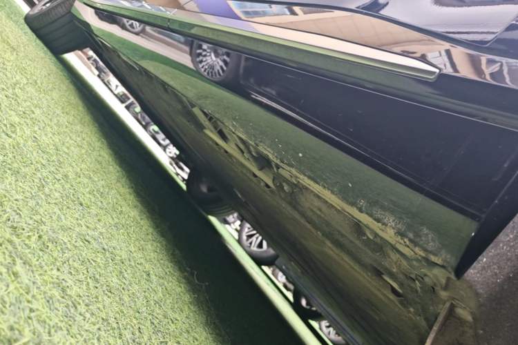 Used Hyptec HT 2023 670 Rear-Drive Ultra-High-Voltage NDA Version Left Side Sill