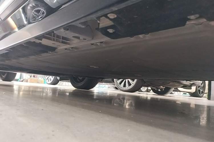 Used Hyptec HT 2023 670 Rear-Drive Ultra-High Voltage Version Left Side Sill