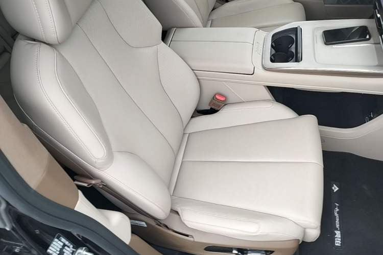 Used Hyptec HT 2023 670 Rear-Drive Ultra-High Voltage Version Right Front Seat