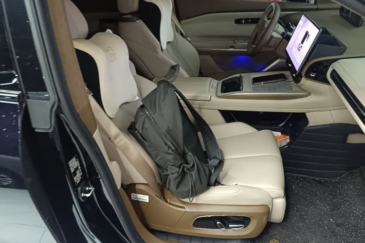 Used Hyptec HT 2023 670鸥翼 Ultra-High Voltage NDA Version Right Front Seat