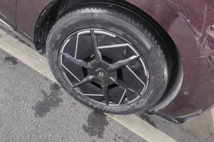 Used Hyptec HT 2023 670 Rear-Drive Ultra-High Voltage Version Right Front Wheel Hub