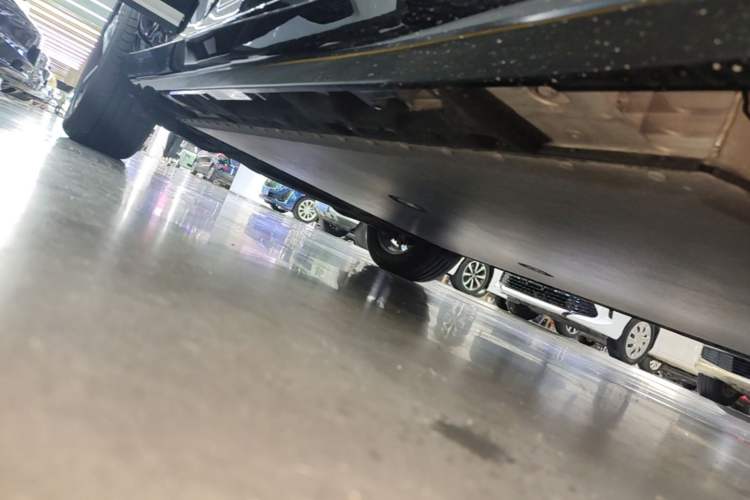 Used Hyptec HT 2023 600 Rear-Drive Tech Edition Right Side Sill