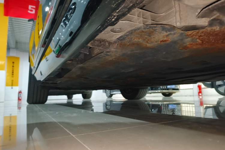 Used Hyptec HT 2023 670 Rear-Drive Ultra-High-Voltage NDA Version Right Side Sill