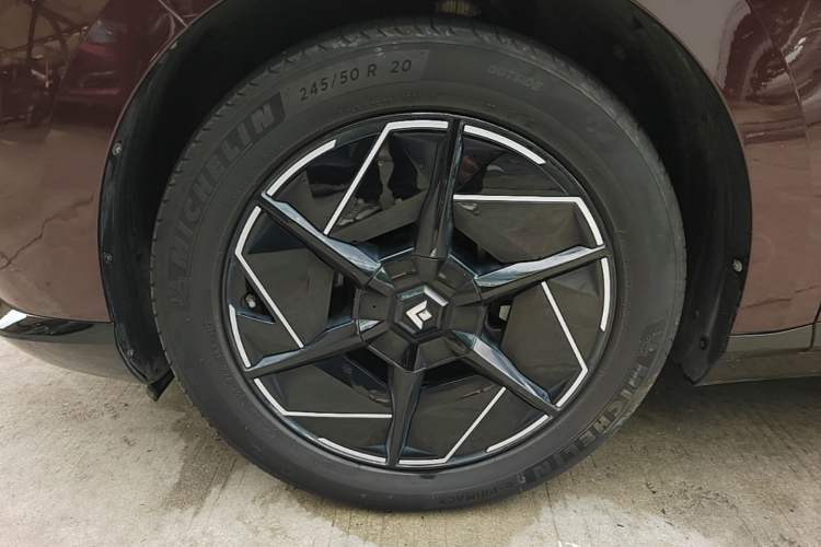 Used Hyptec HT 2023 670 Rear-Drive Ultra-High Voltage Version Exterior 4