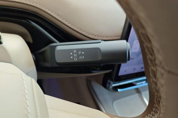 Used Hyptec HT 2023 670鸥翼 Ultra-High Voltage NDA Version Gear Lever