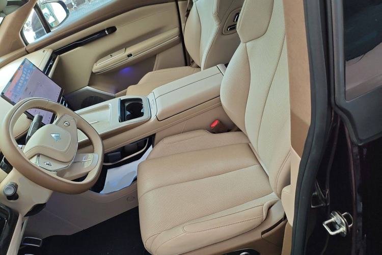 Used Hyptec HT 2023 670鸥翼 Ultra-High Voltage NDA Version Left Front Seat