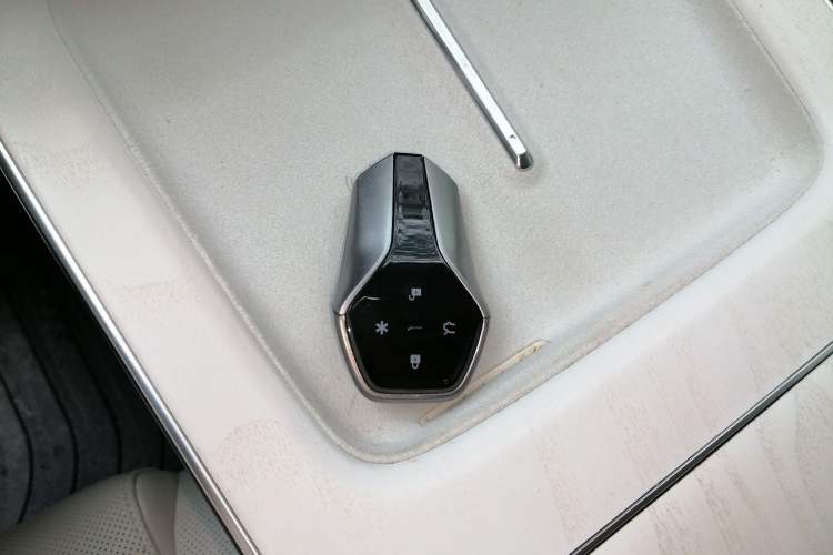 Used Hyptec HT 2023 670 Rear-Drive Ultra-High Voltage Version Interior 1