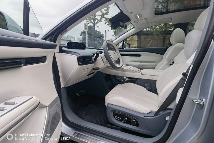 Used Hyptec HT 2023 670 Rear-Drive Ultra-High Voltage Version Interior 2