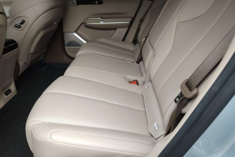Used Hyptec HT 2023 670 Rear-Drive Ultra-High-Voltage NDA Version Interior 4